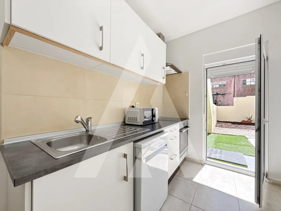 Apartamento T1 para Venda em Santo Antão e São Julião do Tojal Foto 18