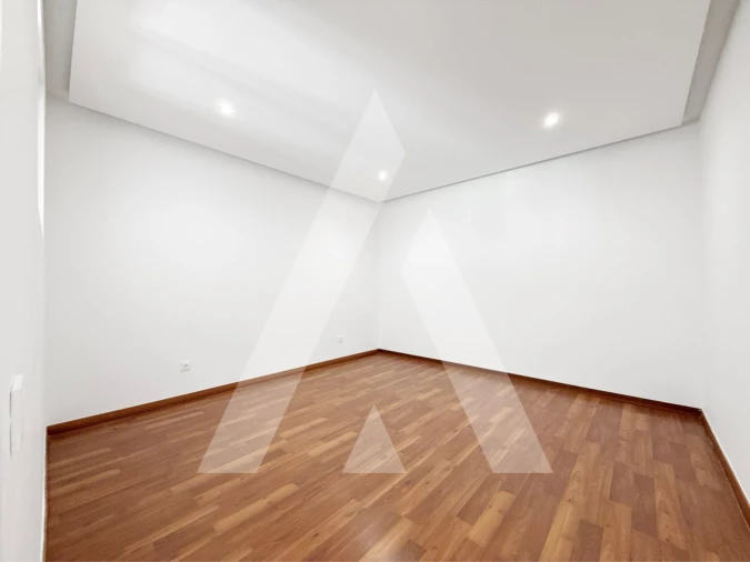 Apartamento T1 para Venda em Santo Antão e São Julião do Tojal Foto 8