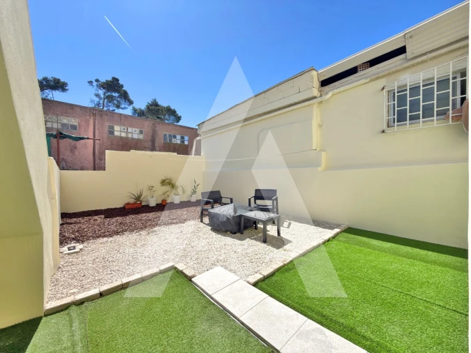 Apartamento T1 para Venda em Santo Antão e São Julião do Tojal Foto 23