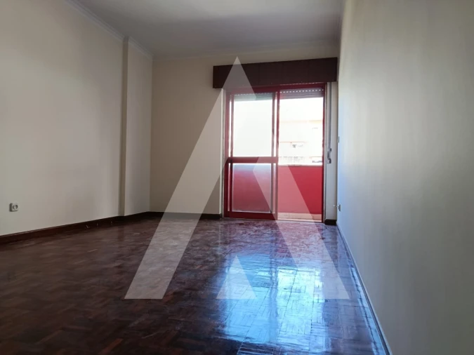 Apartamento T2 para Venda em Algueirão-Mem Martins Foto 8