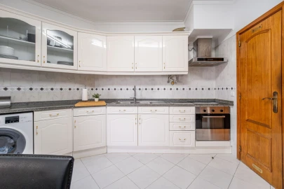Apartamento T2 para Venda em Massamá e Monte Abraão