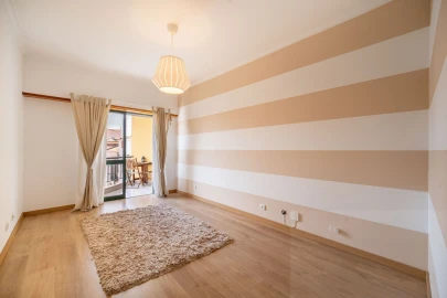 Apartamento T2 para Venda em Massamá e Monte Abraão