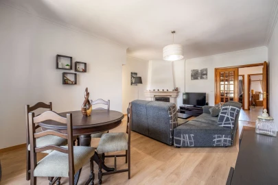 Apartamento T2 para Venda em Massamá e Monte Abraão