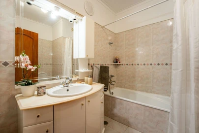 Apartamento T2 para Venda em Massamá e Monte Abraão