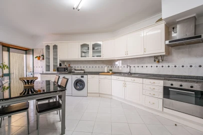 Apartamento T2 para Venda em Massamá e Monte Abraão