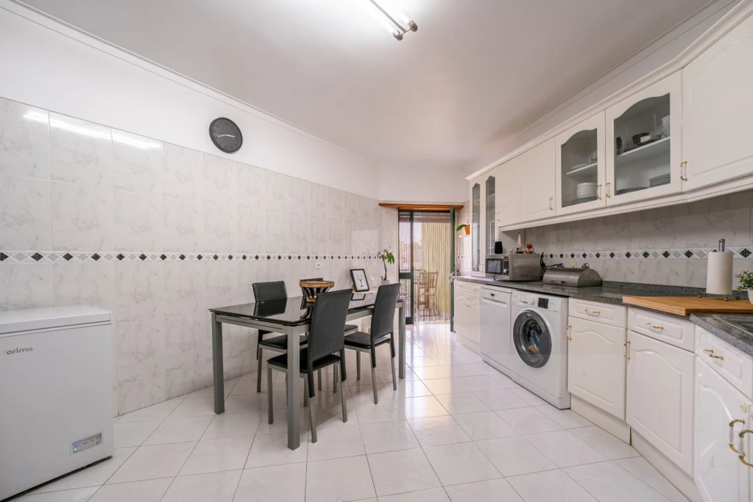 Apartamento T2 para Venda em Massamá e Monte Abraão Foto 30