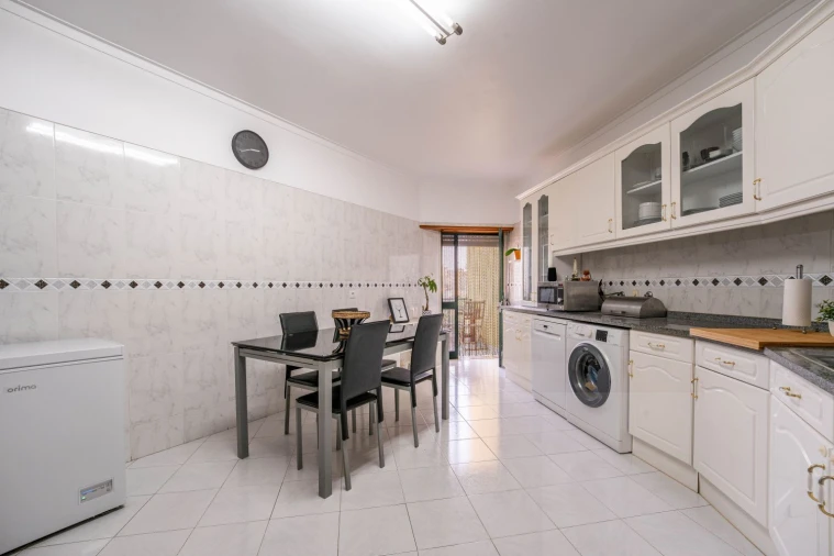 Apartamento T2 para Venda em Massamá e Monte Abraão Foto 30