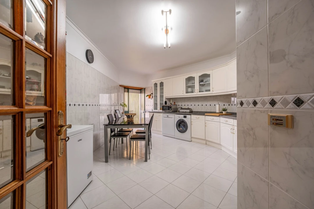 Apartamento T2 para Venda em Massamá e Monte Abraão Foto 27