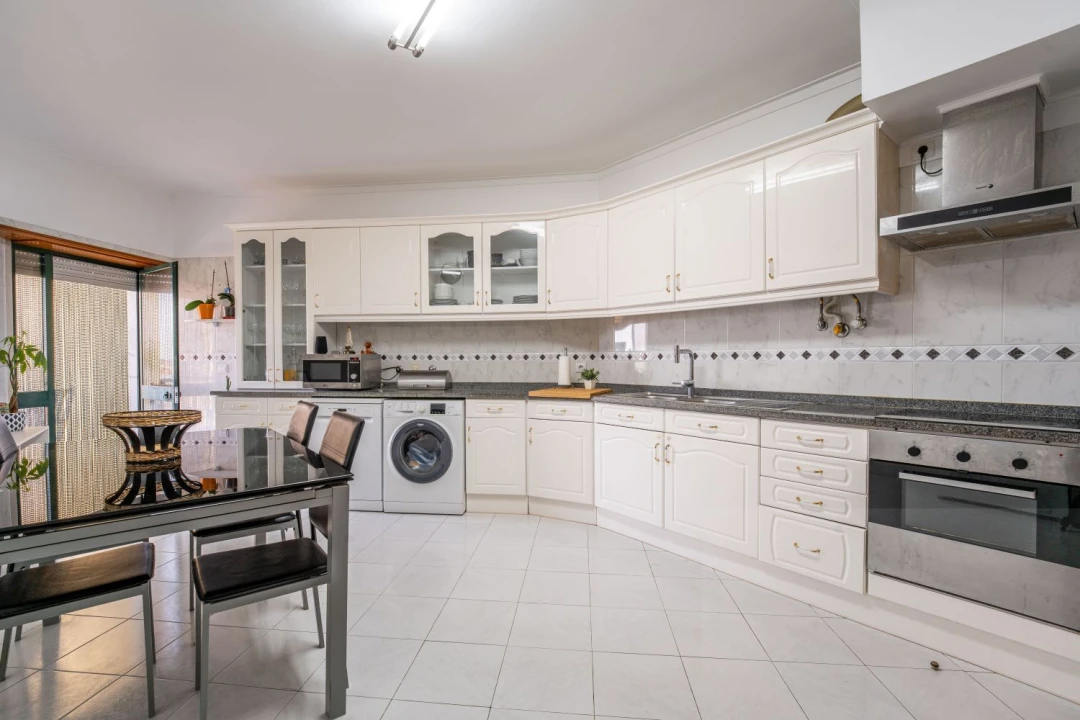 Apartamento T2 para Venda em Massamá e Monte Abraão Foto 28