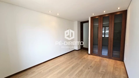 Apartamento T3 para Venda em Canelas