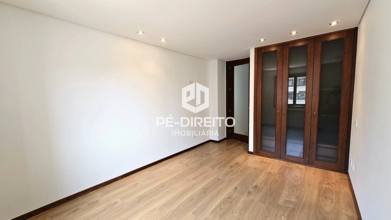 Apartamento T3 para Venda em Canelas Foto 18