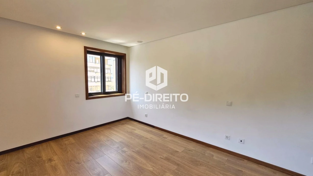 Apartamento T3 para Venda em Canelas Foto 32