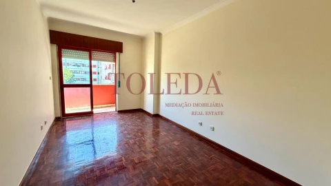 Apartamento T2 para Venda em Algueirão-Mem Martins