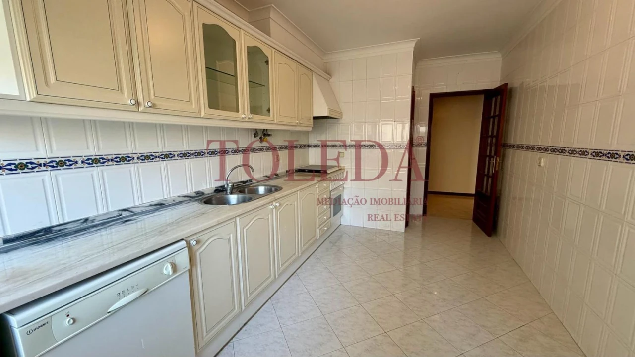 Apartamento T2 para Venda em Algueirão-Mem Martins Foto 3