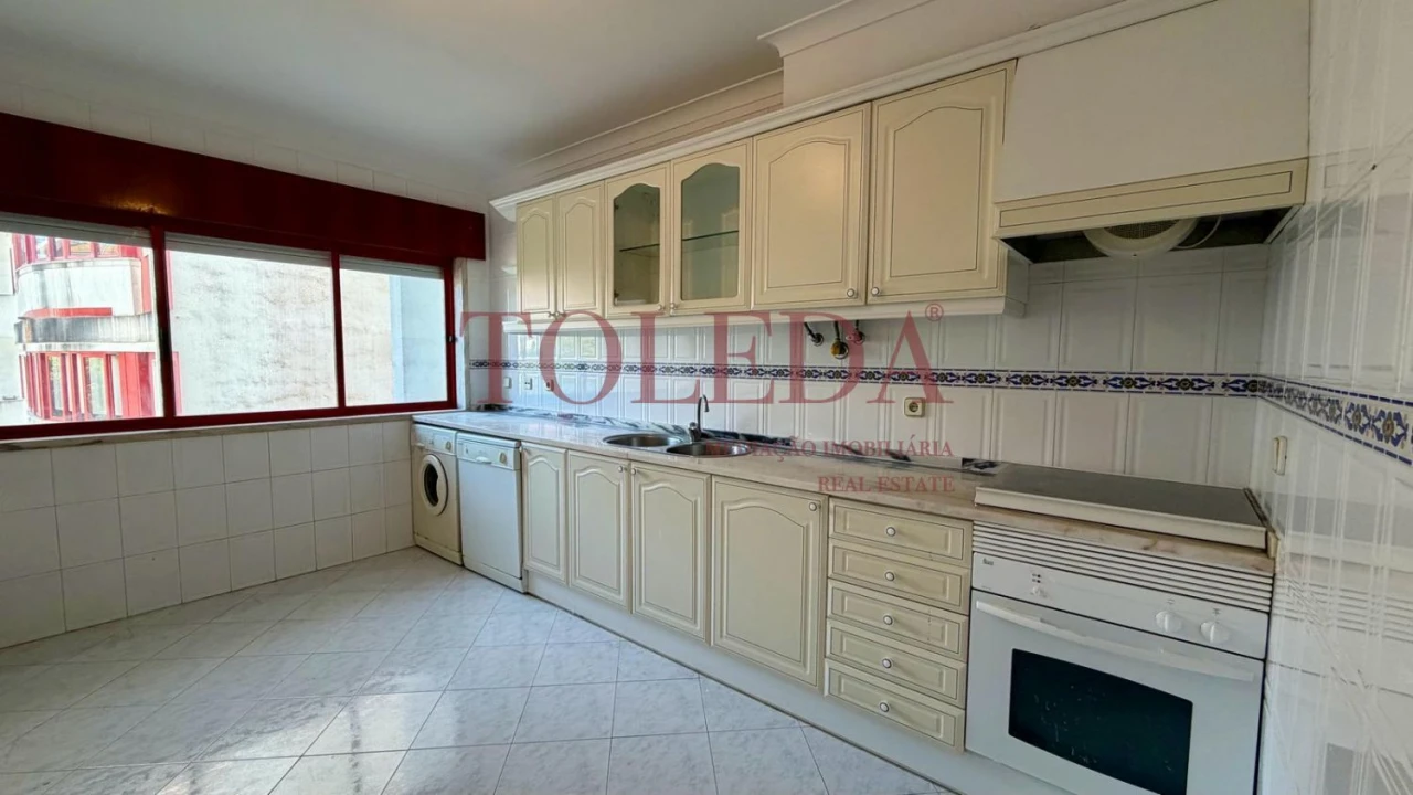 Apartamento T2 para Venda em Algueirão-Mem Martins Foto 2