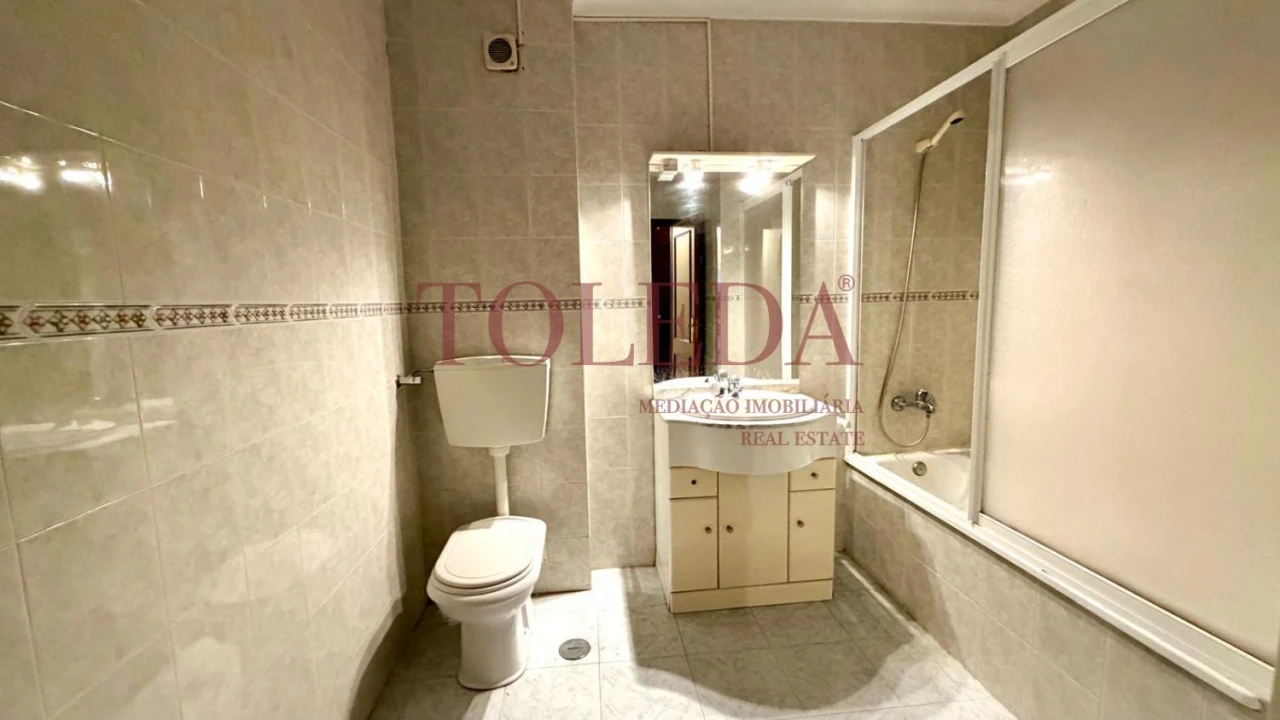 Apartamento T2 para Venda em Algueirão-Mem Martins Foto 17