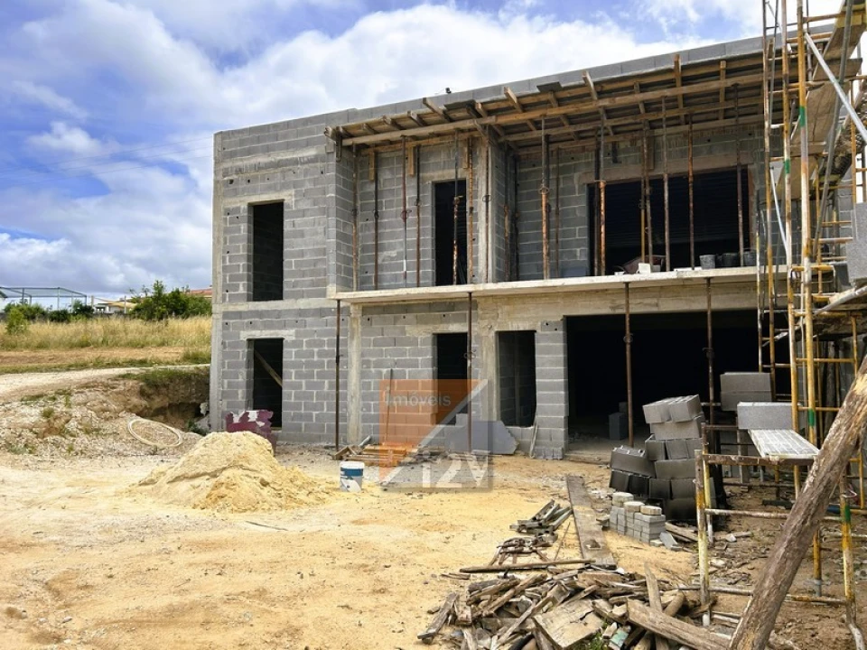 Moradia T3 para Venda em Colmeias e Memória Foto 3