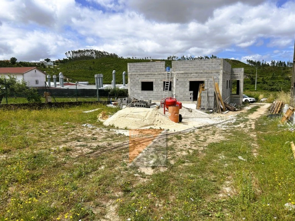 Moradia T3 para Venda em Colmeias e Memória Foto 5