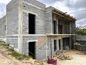 Moradia T3 para Venda em Colmeias e Memória