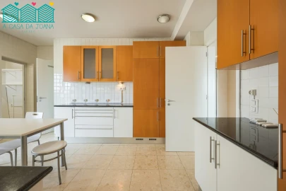Apartamento T5 para Venda em Glória e Vera Cruz