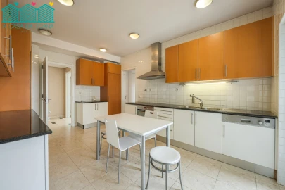 Apartamento T5 para Venda em Glória e Vera Cruz