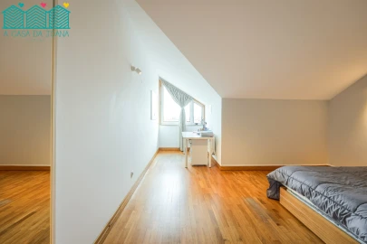 Apartamento T5 para Venda em Glória e Vera Cruz