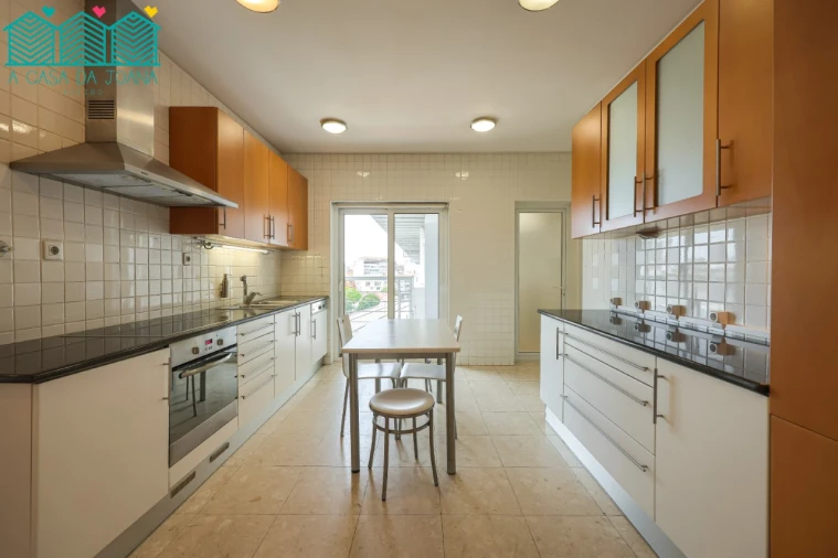 Apartamento T5 para Venda em Glória e Vera Cruz Foto 16