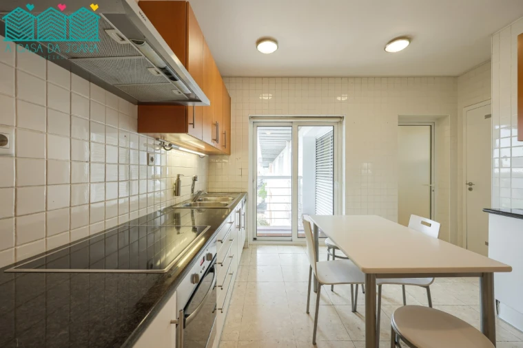 Apartamento T5 para Venda em Glória e Vera Cruz Foto 18