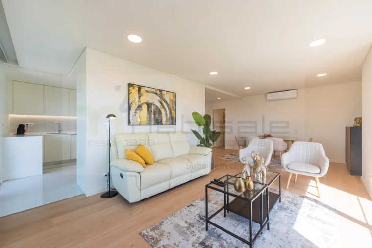Apartamento T2 para Venda em Pontinha e Famões Foto 3