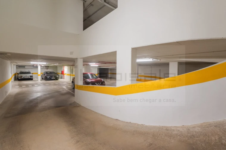 Apartamento T2 para Venda em Pontinha e Famões Foto 38