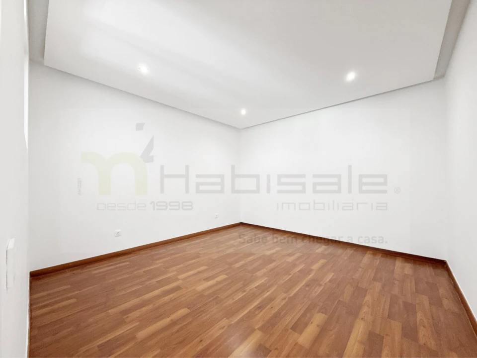 Apartamento T1 para Venda em Camarate, Unhos e Apelação Foto 13