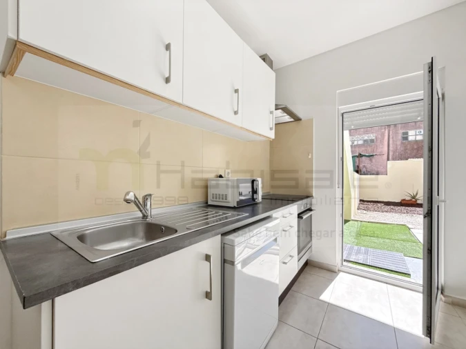 Apartamento T1 para Venda em Camarate, Unhos e Apelação Foto 8