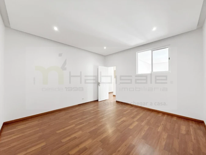 Apartamento T1 para Venda em Camarate, Unhos e Apelação Foto 12