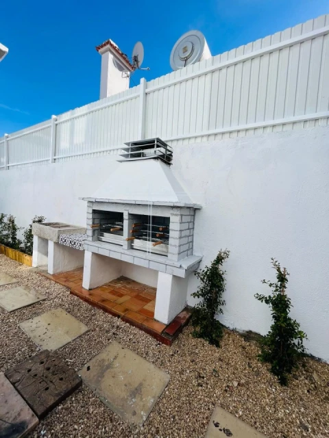Moradia T8 para Venda em Costa da Caparica
