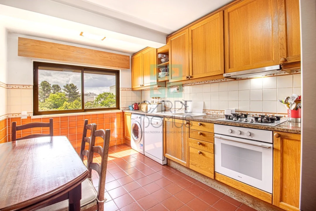Apartamento T4 para Venda em Alvalade Foto 1