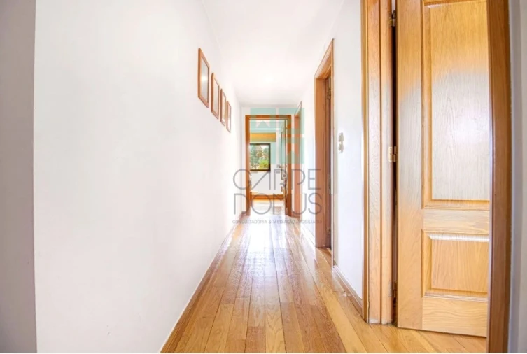Apartamento T4 para Venda em Alvalade Foto 4