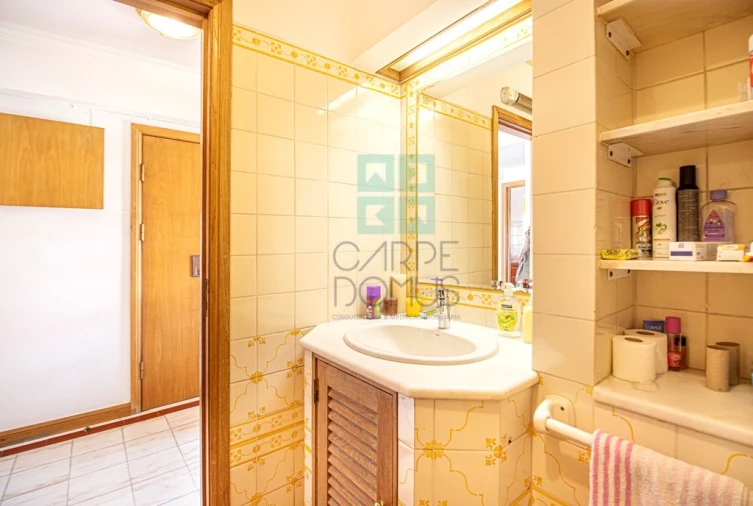 Apartamento T4 para Venda em Alvalade Foto 7