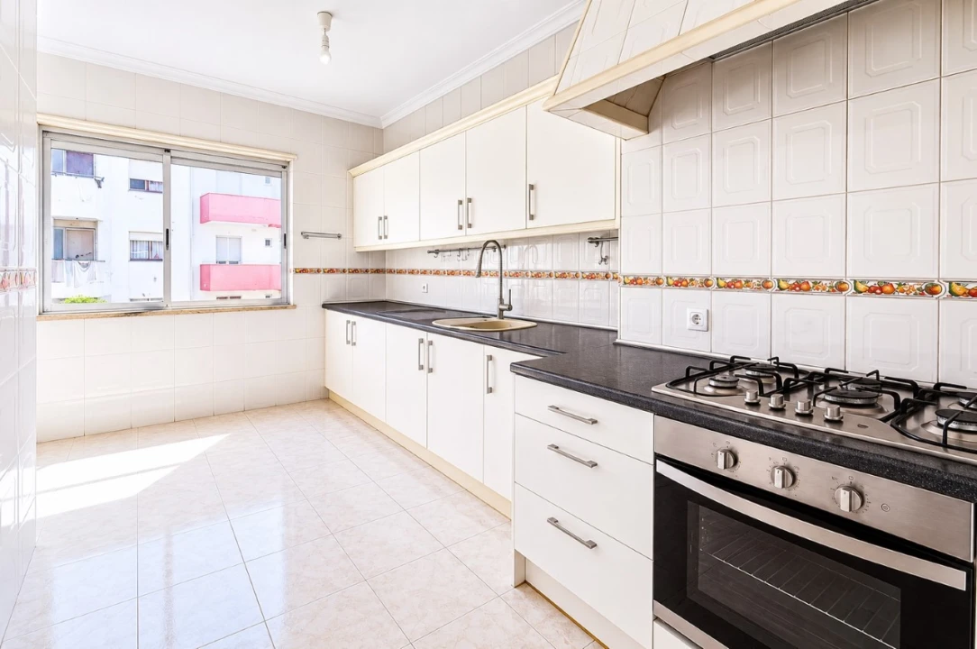 Apartamento T4 para Venda em Rio de Mouro Foto 5