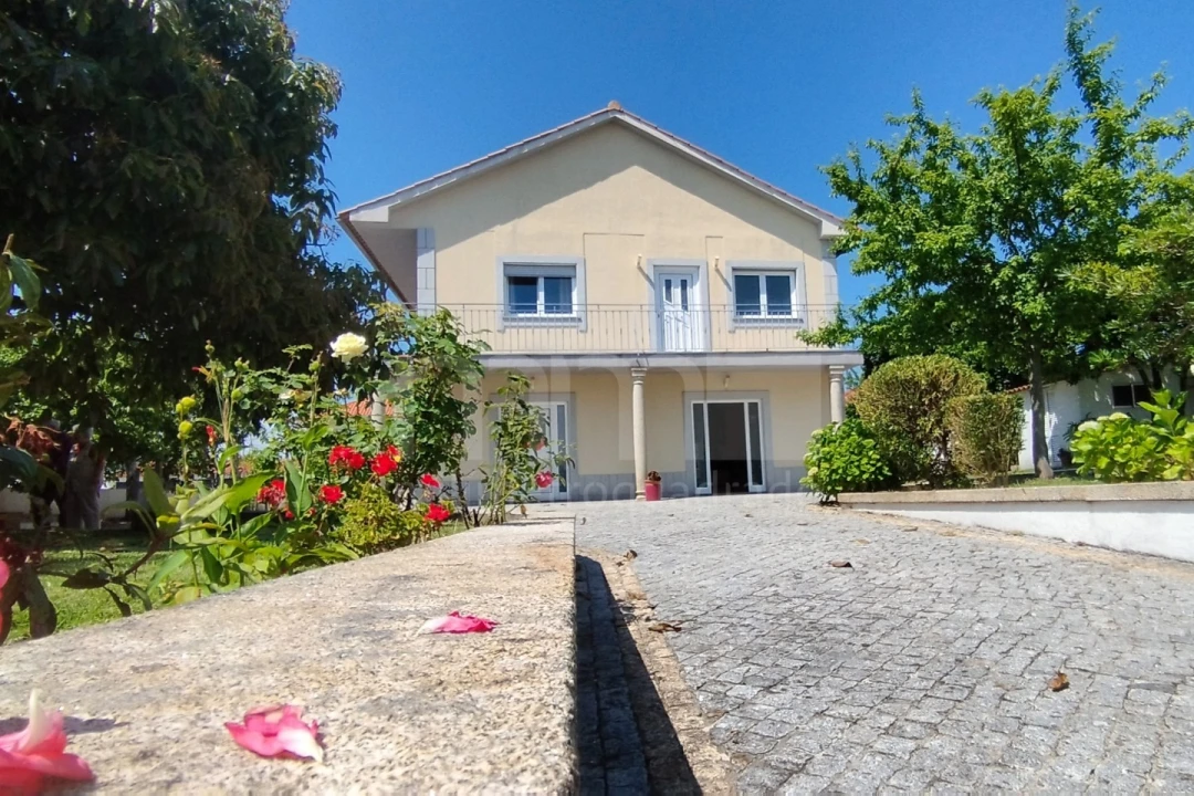 Moradia T4 para Venda em Santa Marta de Portuzelo Foto 1
