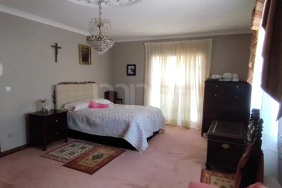 Moradia T4 para Venda em Santa Marta de Portuzelo