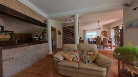 Moradia T4 para Venda em Quarteira