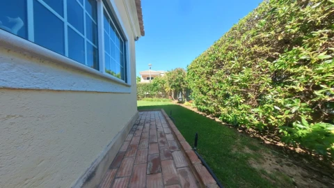 Moradia T4 para Venda em Quarteira