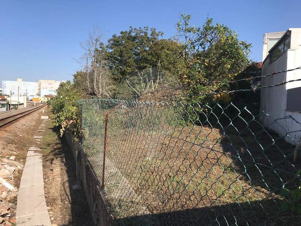 Terreno para Venda em Paços de Brandão Foto 10