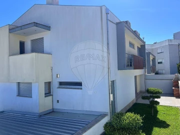 Moradia T3 para Venda em Canedo, Vale e Vila Maior
