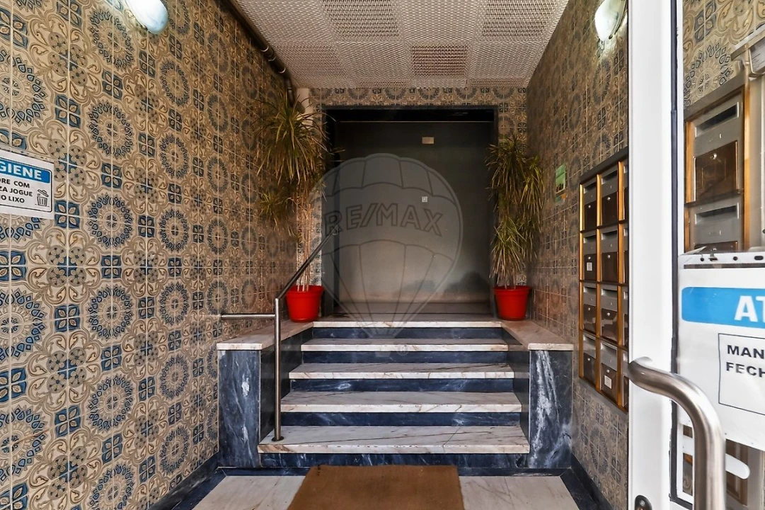Apartamento T2 para Venda em Agualva e Mira-Sintra Foto 2