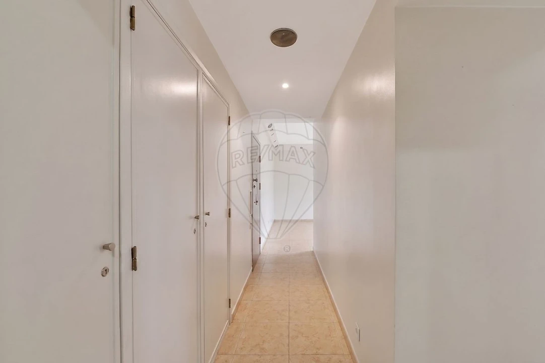 Apartamento T2 para Venda em Agualva e Mira-Sintra Foto 2