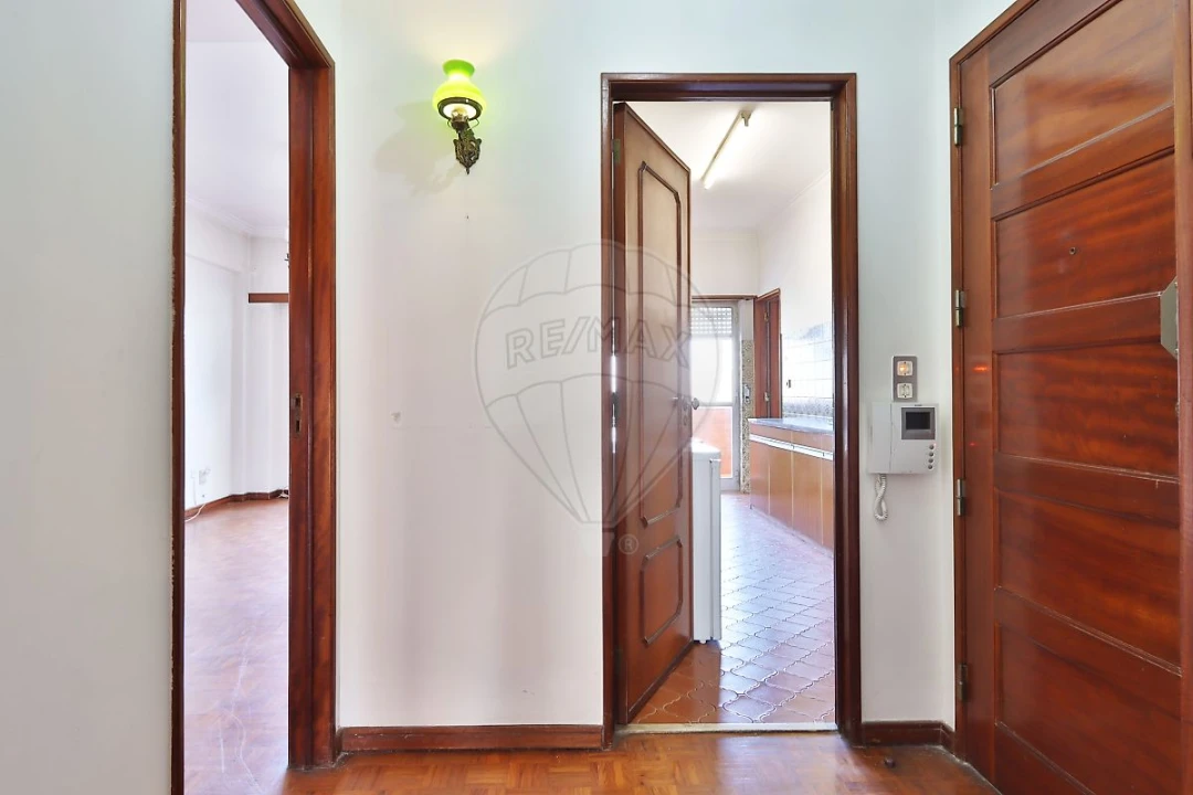 Apartamento T4 para Venda em São Domingos de Benfica Foto 1