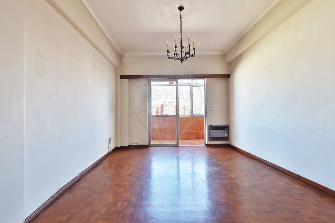 Apartamento T4 para Venda em São Domingos de Benfica Foto 3