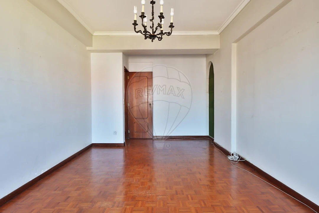Apartamento T4 para Venda em São Domingos de Benfica Foto 9
