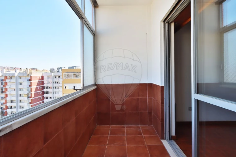 Apartamento T4 para Venda em São Domingos de Benfica Foto 2